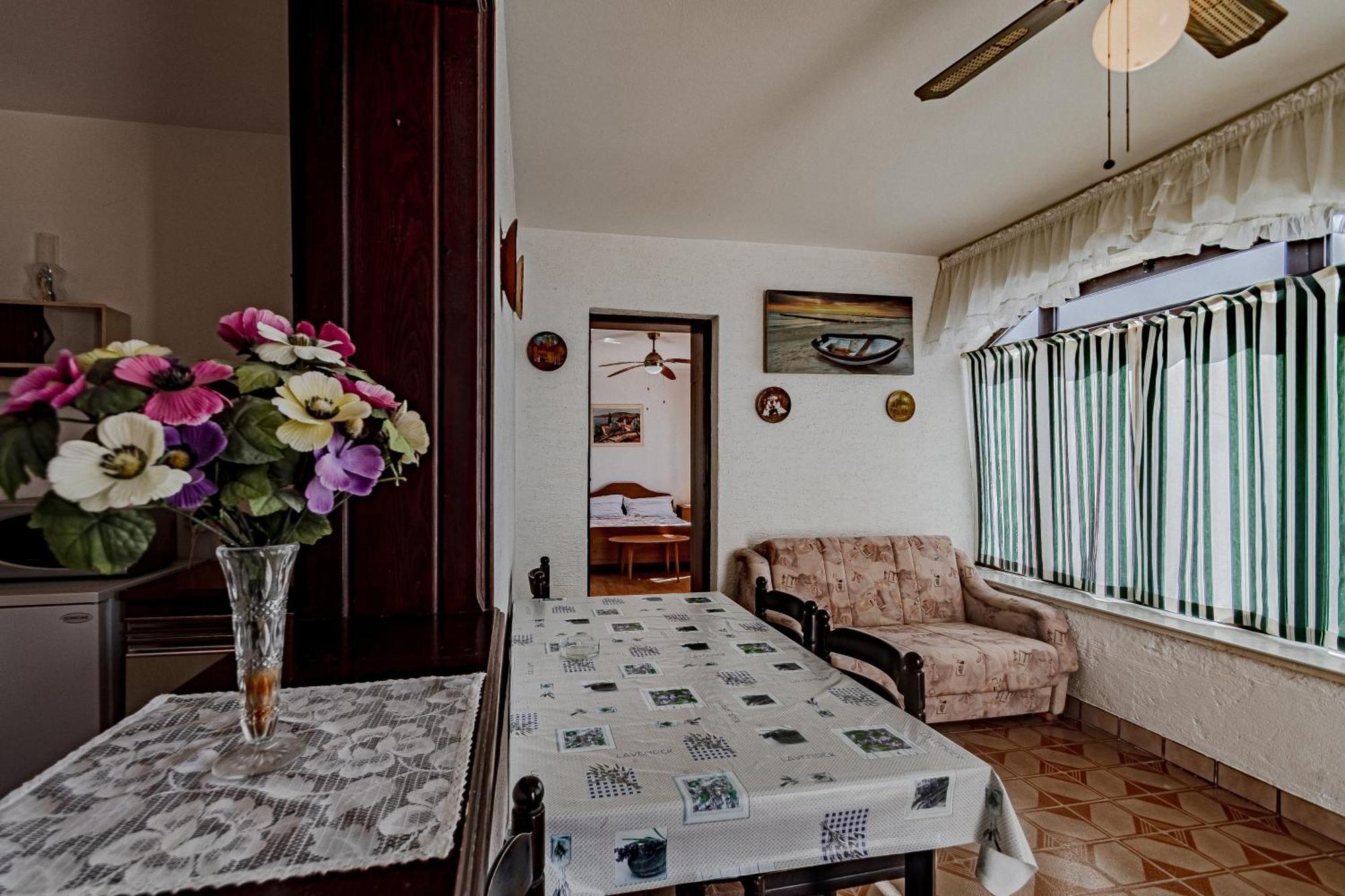 Family Friendly Apartments With A Swimming Pool Zavalatica, Korcula - 183 部屋 写真
